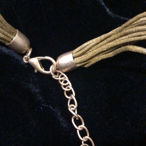 Designer Vintage Style Oval shaped necklace 20-22 inches in goldtone. - Picture 3 of 5